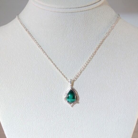 Malachite Pendant Necklace 18" Chain - Picture 6 of 8